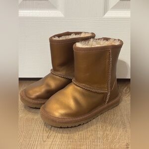 UGG Australia Chestnut Gold Sheepskin Boots Size 30, 12 Kids